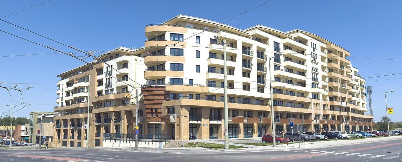 Tisza Palota Apartmanok Сегед Экстерьер фото