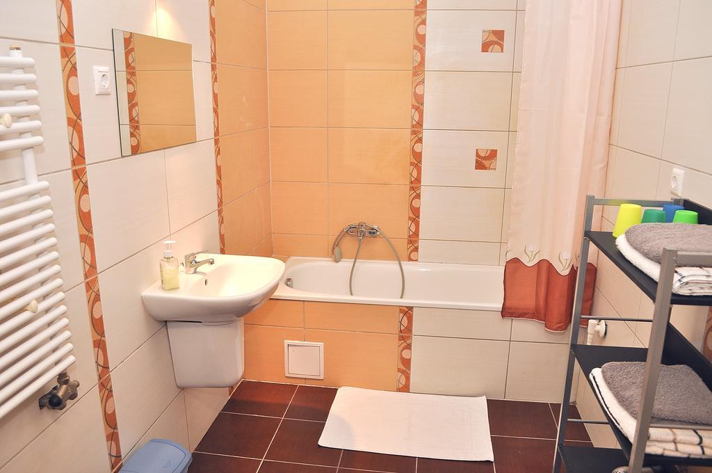 Tisza Palota Apartmanok Сегед Номер фото