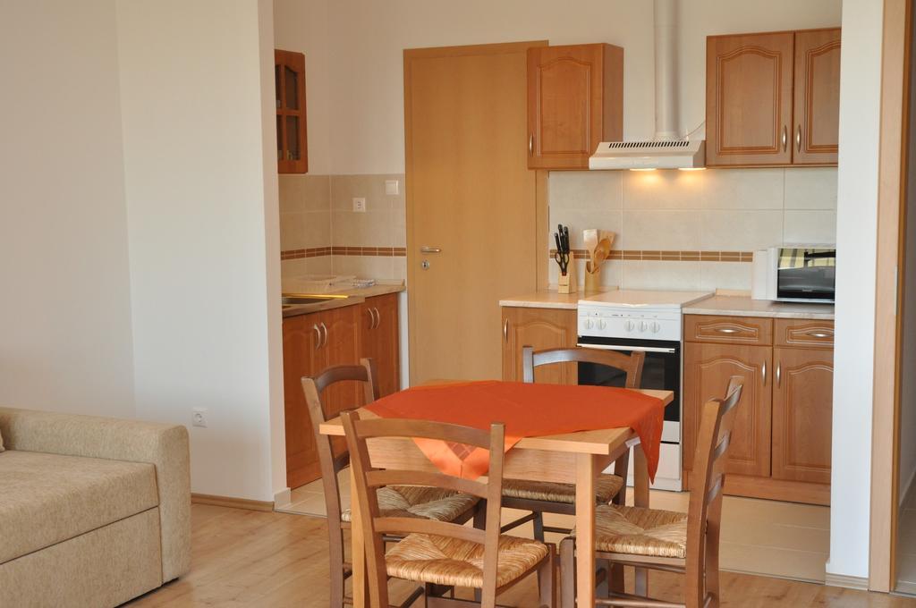 Tisza Palota Apartmanok Сегед Номер фото