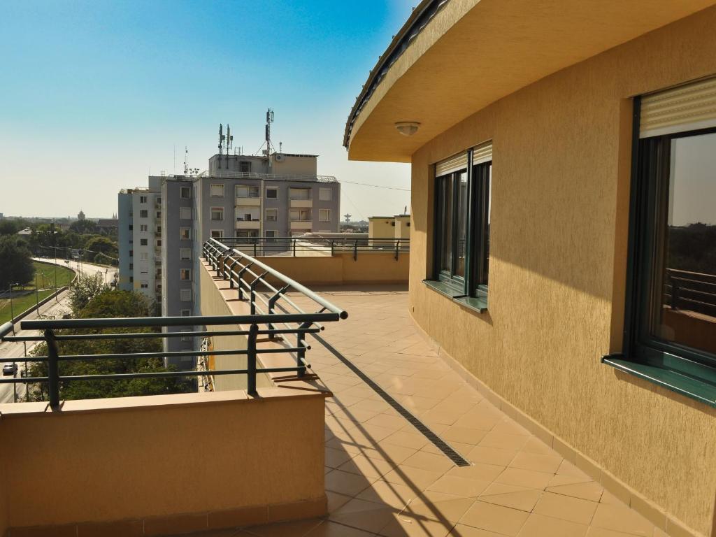 Tisza Palota Apartmanok Сегед Номер фото